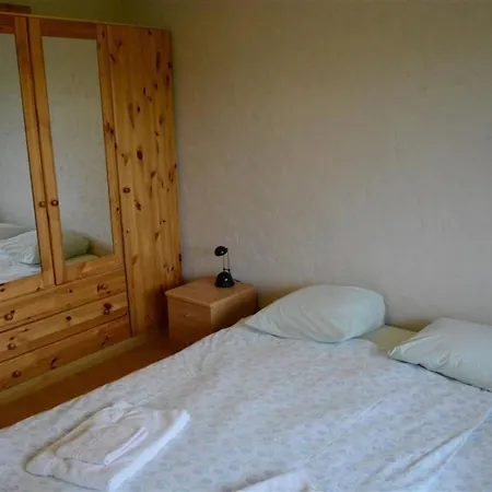 Henry - Tiefparterre Appartement-fewo- Dusche Oder Bad- Wc 8-bettwohnung By Interhome Apartamento